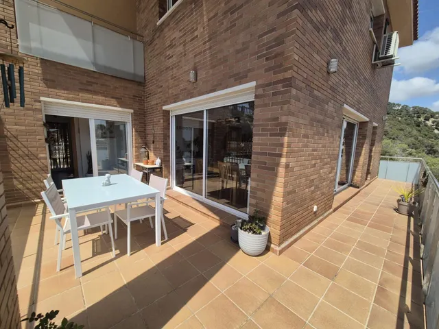 Casa con vistas panorámicas, placas solares y gran terraza en Mas Trader, Cubelles — 10