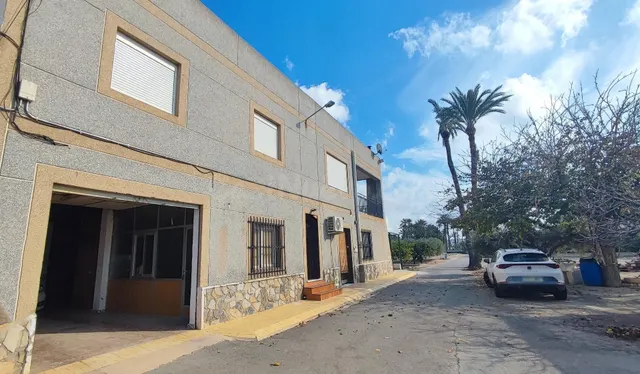 Tu negocio en tu vivienda. Mágnifica parcela con casa y nave - foto 2