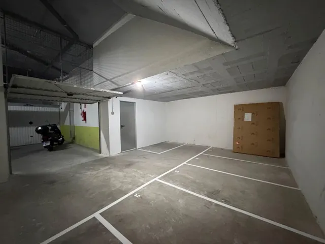 Plaza para moto en garaje cubierto junto a avenida de Madrid, Petrer — 14