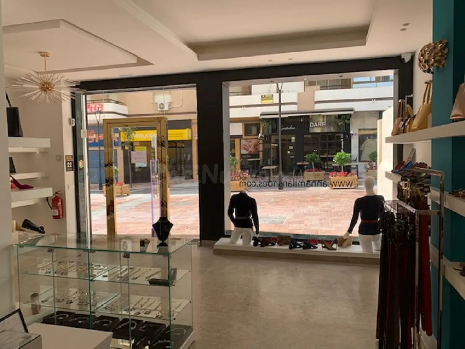 Local comercial 243m² en venta - Marbella