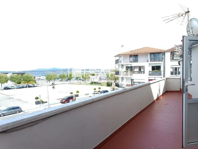 Propiedad única de casi 400m de 3 plantas con terraza y vist - foto 2