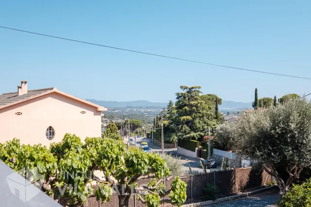 Casa a quatre vents amb gran terrassa i garatge per a 2 cotxes — 47