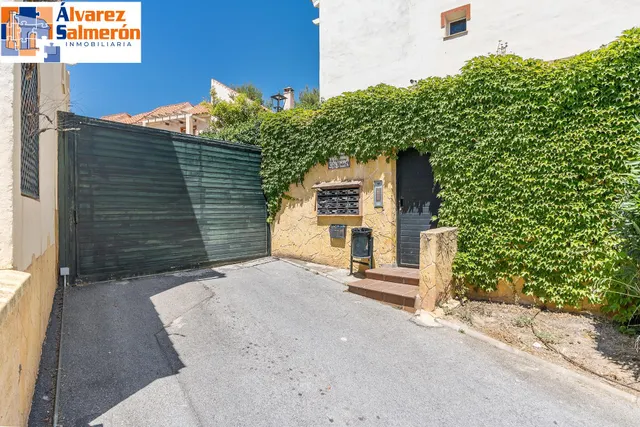 ADOSADA EN URBANIZACIÓN EN HUETOR VEGA — 44