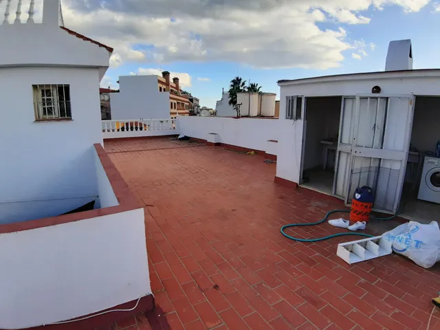 CASA MUY AMPLIA DE 4 DORMITORIOS LISTA PARA ENTRAR A VIVIR ( LAS LAGUNAS) — 41