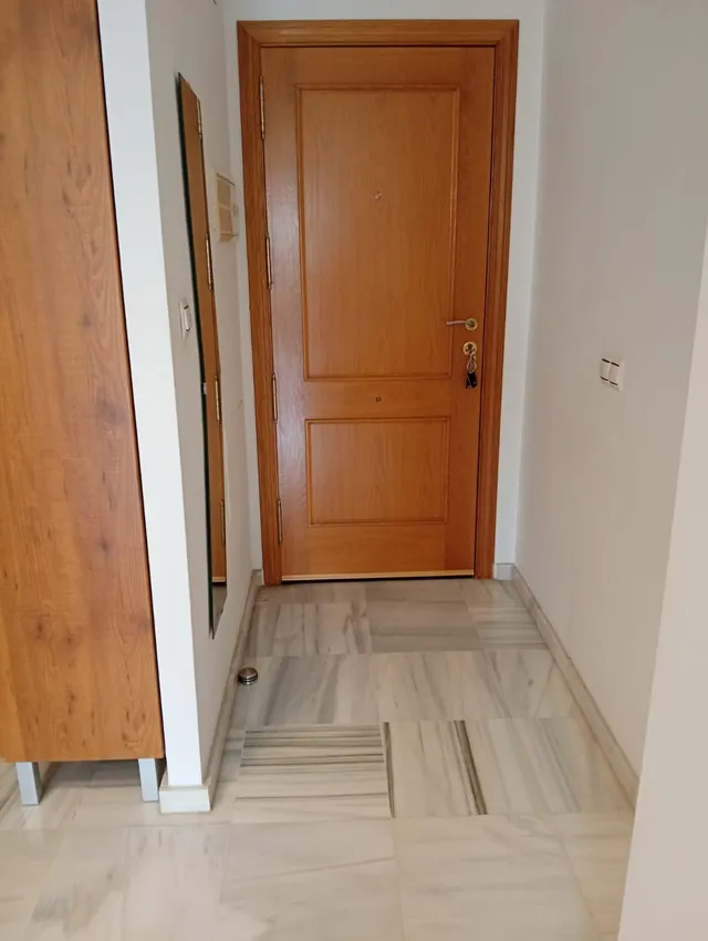 Piso de 2 habs, baños, cocina equipada, soleado y muy luminoso con plaza muy amplia de garaje junto a Teatinos — 11