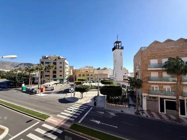 AMPLIO PISO EN EL PARADOR DE LAS HORTICHUELAS, FRENTE A LA PLAZA DEL AYUNTAMIENTO — 17