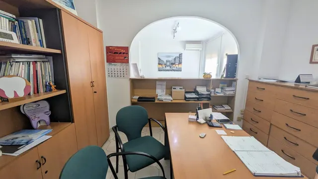 PISO EN EL CENTRO DE FUENGIROLA CON 4 DORMITORIOS APTO PARA CLÍNICA DENTAL — 9