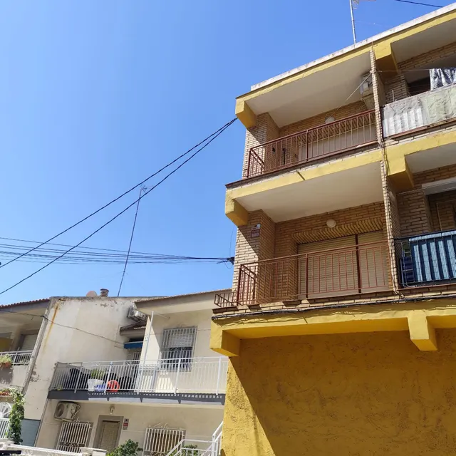 AMPLIO PISO DE 3 DORMITORIOS — 21