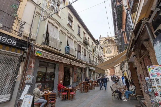 ¡Oportunidad única en el corazón de Granada! — 40