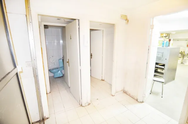 Urbis te ofrece un local comercial en venta en zona Centro, Salamanca. — 31