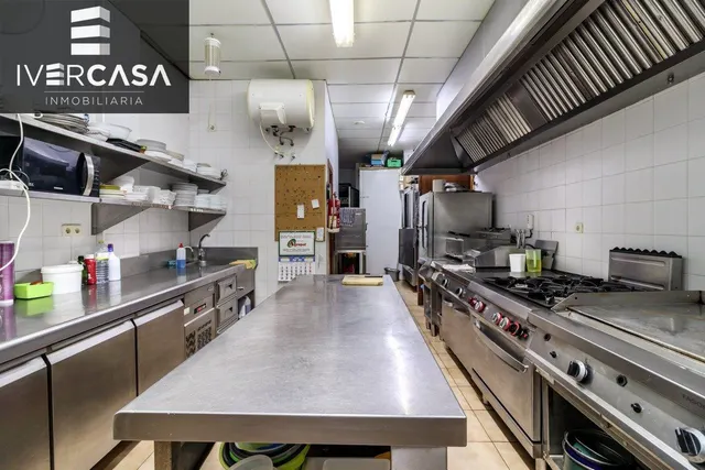 Restaurante completamente equipado y acondicionado, listo para funcionar. — 13