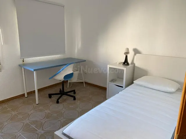 Piso para estudiantes en La Chana (Calle Sagrada Familia) – 4 habitaciones exteriores, aire acondicionado y muy luminoso (REF: DLR 870) — 24