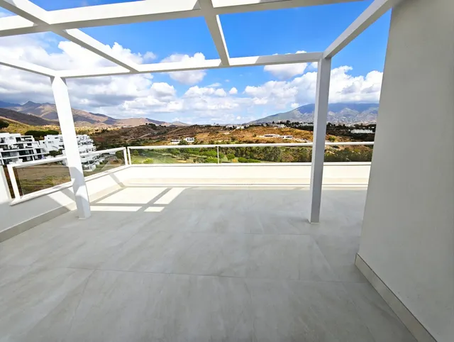 Exclusivo Ático Dúplex en Primera Línea de Golf | 215,51 m2 de Lujo, Vistas Abiertas y Solárium Privado — 4