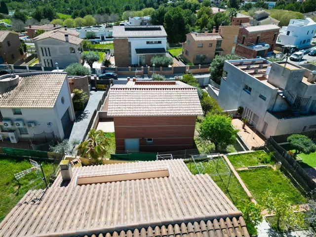 Chalet independiente con gran terraza en Calafell — 33