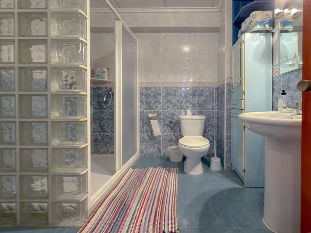Oportunidad! Amplio apartamento con 4 dormitorios + 2 Baños y Terraza con vistas laterales al mar (160 mts playa) — 23