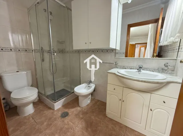 Espectacular casa pareada reformada en san vicente del raspeig: 142m2, 5 dormitorios, patio y terraza con solárium — 29
