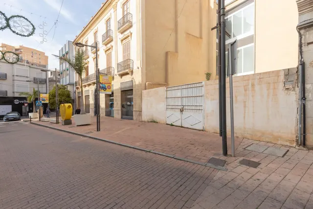 Solar en venta en el centro de Motril - foto 2