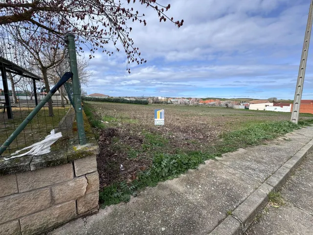 PARCELA URBANA CONSOLIDADA EN VALCABADO, ZAMORA. - foto 4
