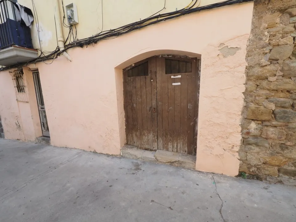 SE VENDE LOCAL COMERCIAL DE 48M2 EN MANRESA, ZONA ESCODINES