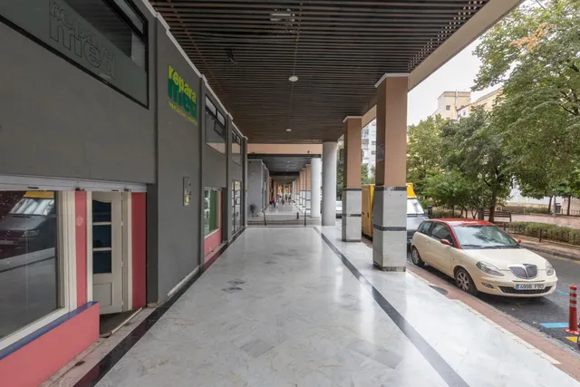 Local comercial en venta en calle agustina de aragón — 16