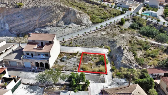 Solar en pueblo tranquilo en plena expansión con piscina mun