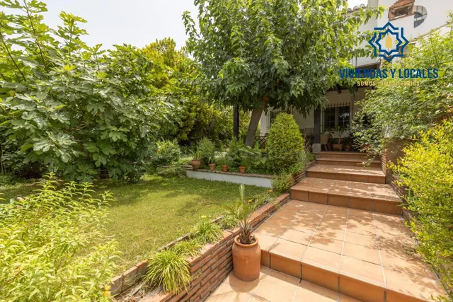 Chalet pareado con piscina, jardín y bonitas vistas a Granad - foto 2