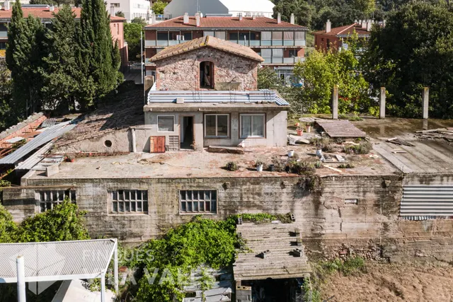 Solar edificable + masia para reformar — 26