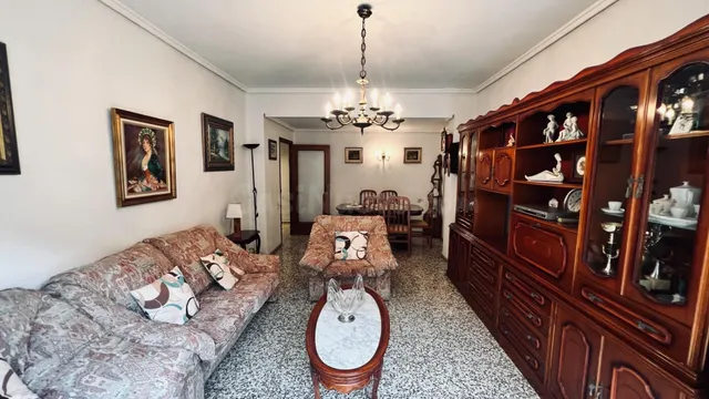 VENDO EN EXCLUSIVA PISO CENTRICO BIEN CONSERVADO 3HB - 2BÑ P - foto 4