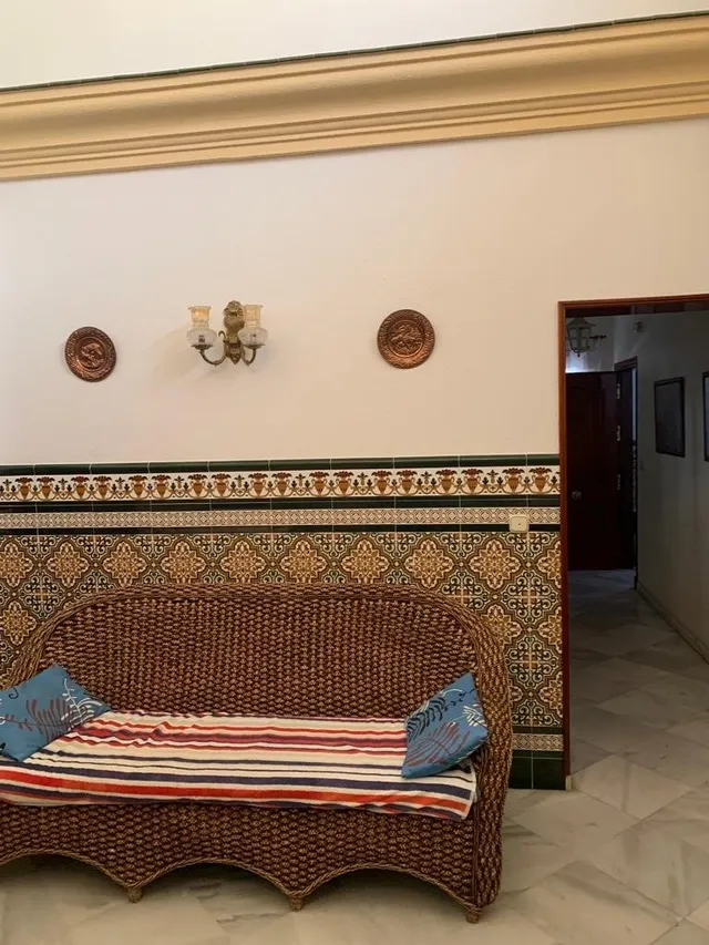 Gran casa con garajes y local comercial — 7
