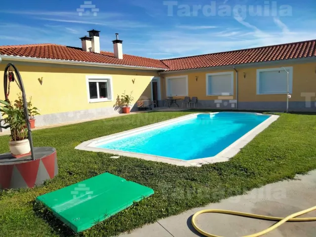 CHALET  INDEPENDIENTE EN URBANIZACION DE VILLAMAYOR — 2