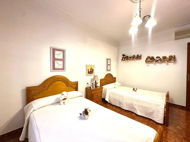 COQUETO CHALET A UN PASO DE LA CIUDAD! — 24