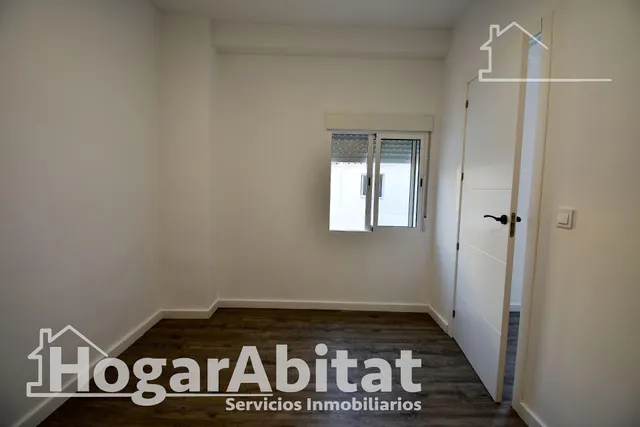 AMPLIA Y BONITA CASA REFORMADA CON 2 TERRAZAS — 37