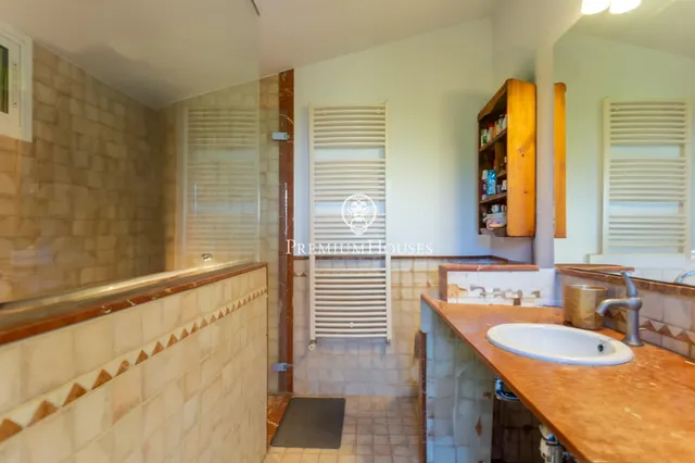 Exclusiva casa en Vallromanes. Naturaleza, privacidad y vistas panorámicas. — 18