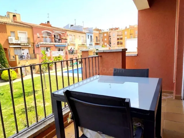 CASA PAREADA CON PISCINA COMUNITARIA A 150 M DE LA PLAYA - foto 2