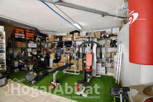 PRECIOSO ADOSADO EN URBANIZACIÓN CON PISCINA, GARAJE Y TERRAZA — 35