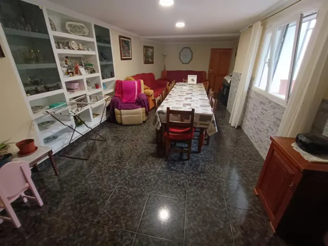 Estupenda casa con patio, terraza y amplia cochera — 7