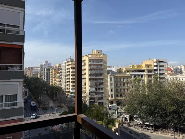 Piso en el centro de Alicante – Amplio, luminoso y con vistas despejada — 2