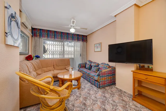 Apartamento de 2 dormitorios en Torrevieja, a 200m de la Playa de Los Locos — 9