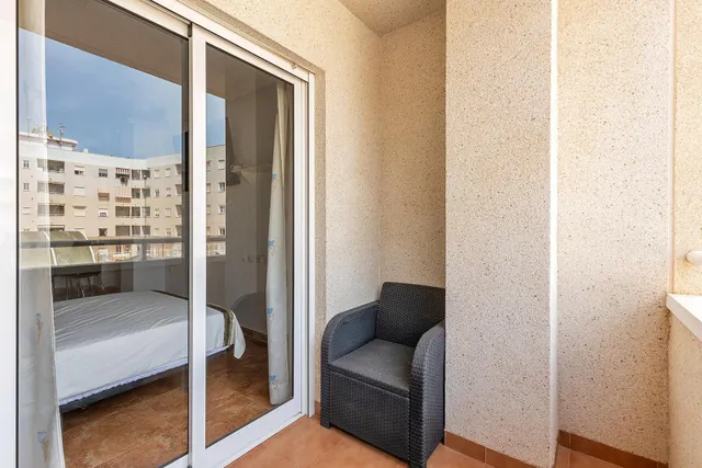 Estudio en Torrevieja con piscina comunitaria — 17