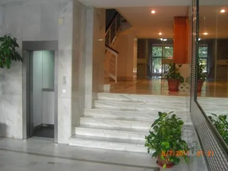 PISO ATICO  DE DOS GRANDES DORMITORIOS, 1 BAÑO, AMPLIO SALÓN, COCINA, TERRAZA DE 19M2, GARAJE Y TRAS — 13