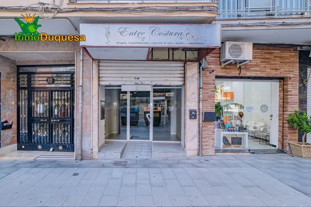 Local comercial junto a la Avenida de américa. Para empezar mañana mismo. — 2