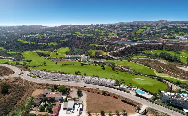 Un nuevo proyecto en La Cala Resort compuesto por 26 amplios adosados en primera línea de golf con vistas panorámicas sobre el residencial y el valle de Mijas. — 39