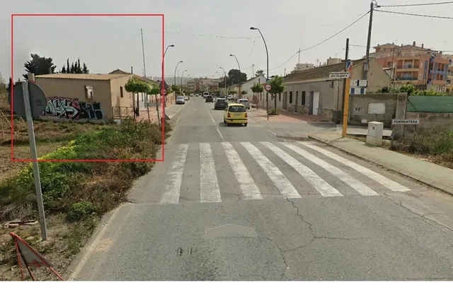 Parcela urbana en la avenida principal de Formentera del Segura — 4
