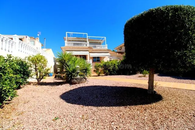 PRECIOSA VILLA EN ZONA VILLAMARTIN , 3 DORMITORIOS Y 2 BAÑOS