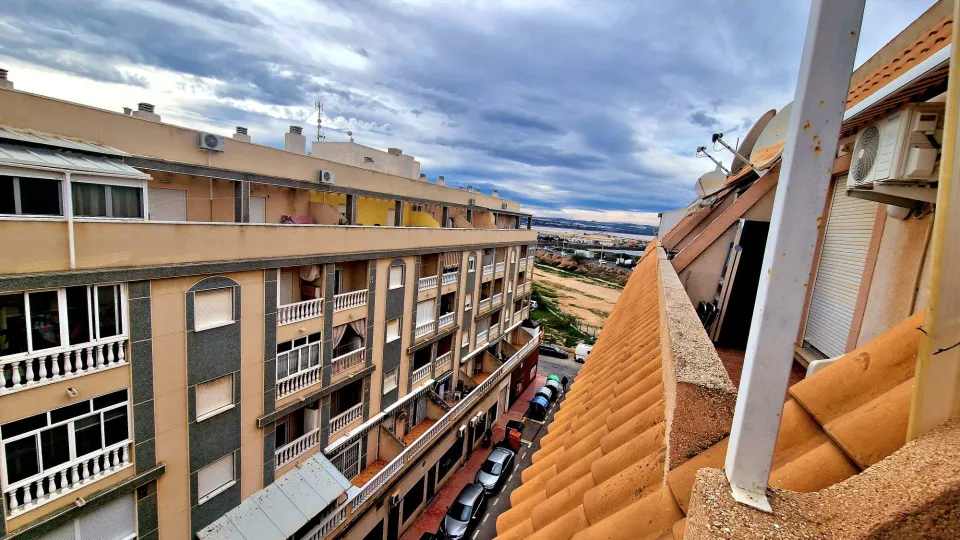 Ático con Piscina y Vistas Espectaculares en Torrevieja