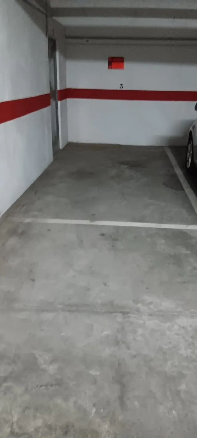 SE ALQUILA PLAZA DE APARCAMIENTO EN TORREMOLINOS, ZONA BARBARELA. — 3