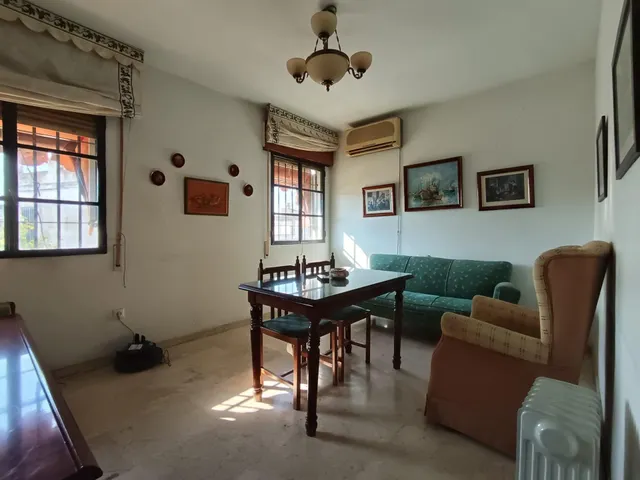 El verdadero lujo en el Realejo es tener tu propia cochera y compartir el edificio con un solo vecino. — 34