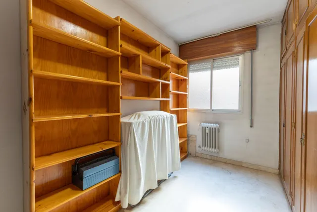 Piso en venta en pleno centro de Granada – Planta alta, garaje y gran potencial de reforma — 13