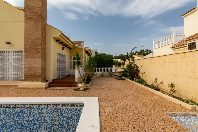 Chalet independiente a la venta en Playa Flamenca — 7