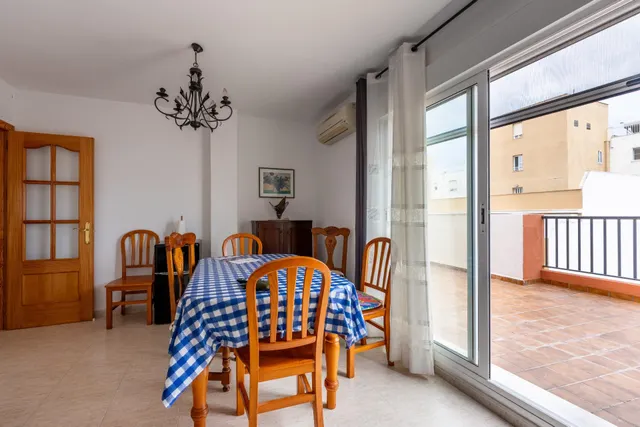 Ático Exclusivo en Roquetas de Mar con Amplia Terraza y Piscina Comunitaria — 47